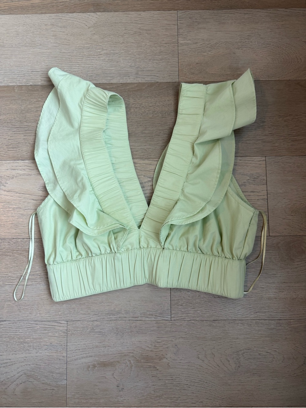 Abercrombie & Fitch Ruffled V-Neck Crop Top in Pale Green - M
